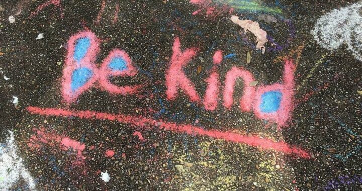 25 random acts of kindness that don't cost money - from Moon and Hare Studio