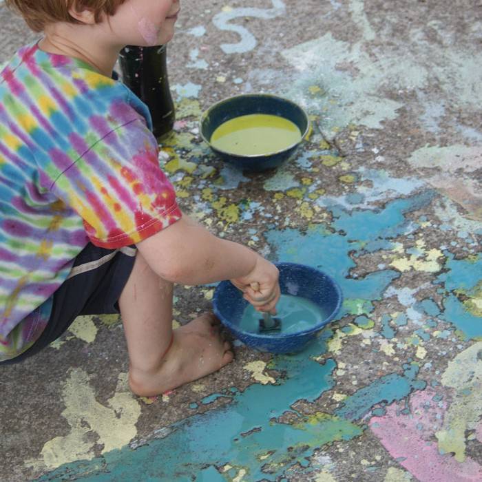 Make sidewalk paint and create big art with kids - from Moon & Hare Studio